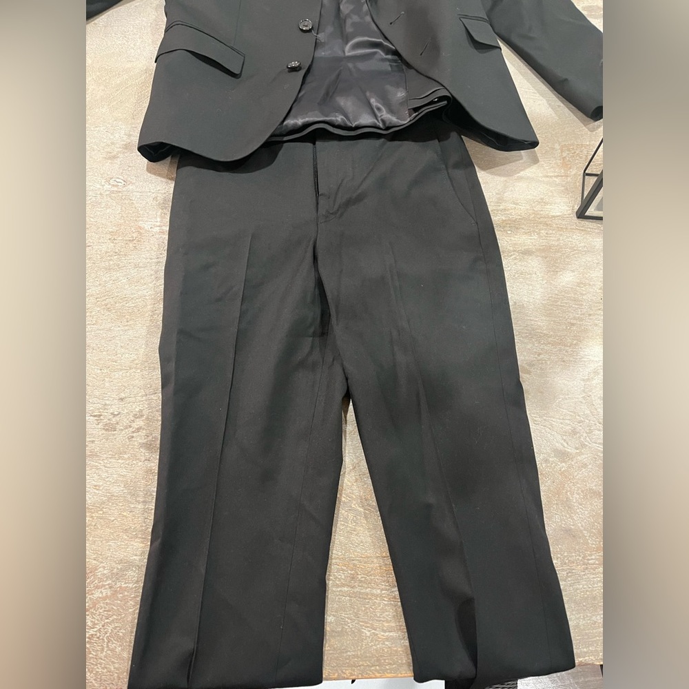 Boys Polo suit in the color black. Size boys 10 - Picture 2 of 3